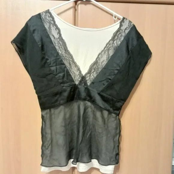 Diane von Furstenberg Black Silk V-neck sheer lace embellished blouse Sz 10 used - Picture 6 of 8